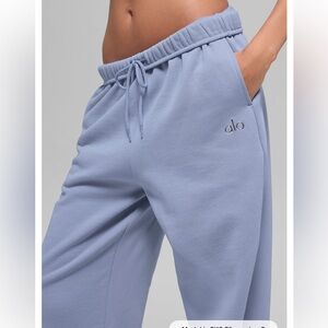 ALO Yoga Women’s Accolade Sweatpants